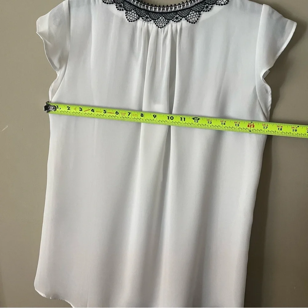 White House Black Market off white Lace Trim Cap-Sleeve Top Size 4 - Picture 4 of 8